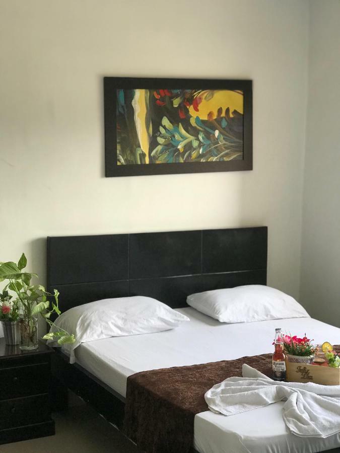 Hotel Bulerias 33 Медельин Экстерьер фото